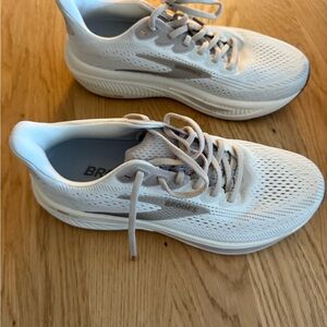 Brooks Ghost - 8.5 - brand new